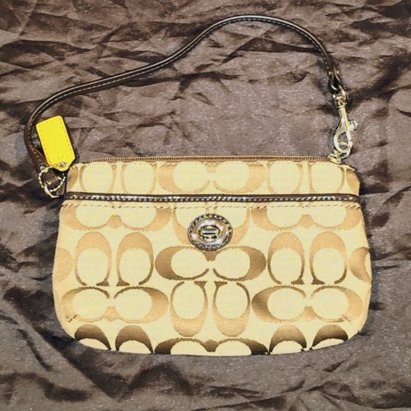 NWOT COACH BUNDLE SIGNATURE MONOGRAM SHOULDER BAG & MATCHING WRISTLET & DUSTBAG - Picture 6 of 14